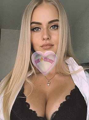 Aleftina Musculada
 escort in Munich offers Mamada sin condón
 services