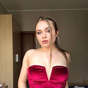 Alina Ragazza Fitness escort in Paris offers Pompino con preservativo services