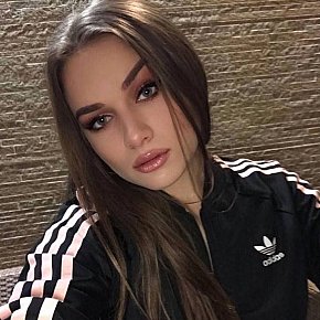 Alina Ragazza Fitness escort in Paris offers Pompino con preservativo services
