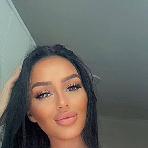 Ramya Petite escort in London offers Küssen services