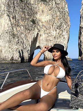 Linly escort in 