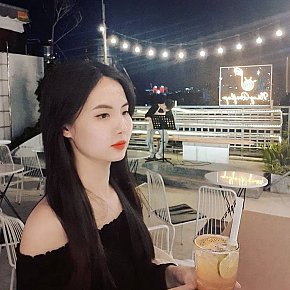 Vivian Colegiala escort in Kuala Lumpur offers Experiencia de Novia (GFE)
 services