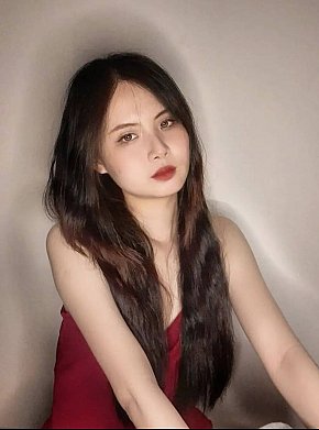 Vivian Colegiala escort in Kuala Lumpur offers Experiencia de Novia (GFE)
 services