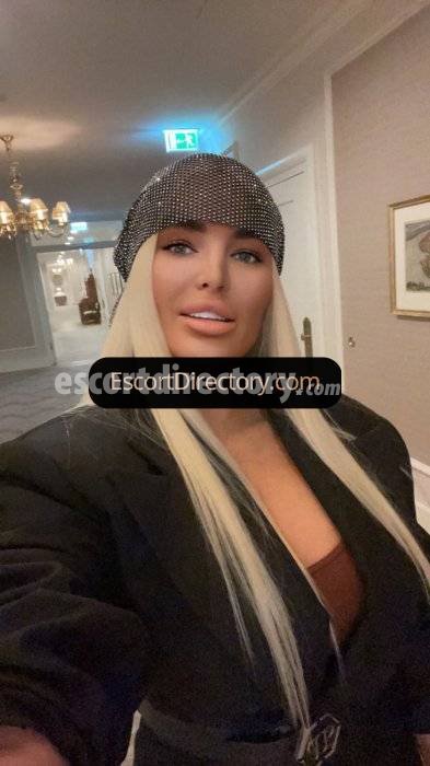 Jasmyn escort in  offers Fingering services