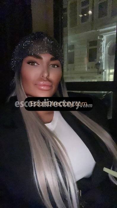 Jasmyn escort in  offers Fingering services