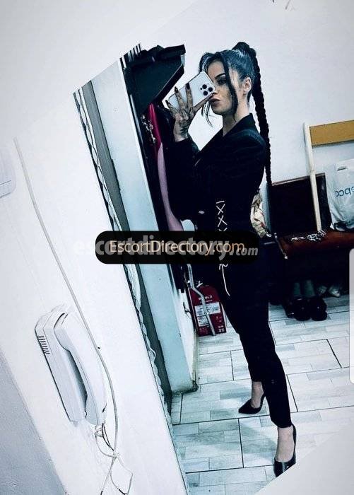 Miaglory escort in  offers sexo oral sem preservativo services