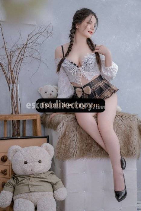 Elena Vip Escort escort in Singapore City offers Ejaculation sur le corps services