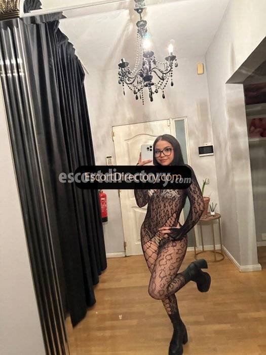 Aleska escort in Madrid offers Masaje erótico
 services