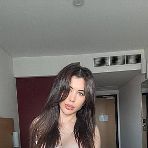 Taisia Muscular
 escort in Paris offers Erotic massage services