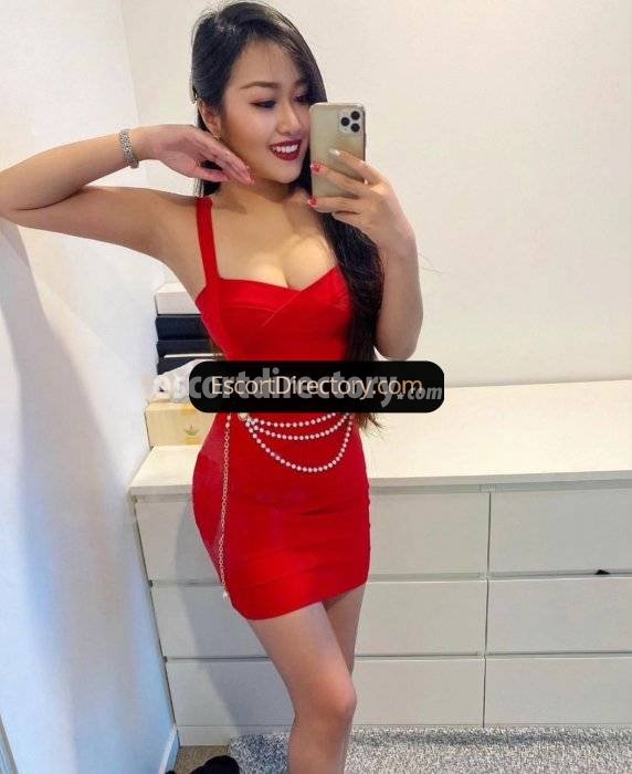 Maya escort in Muscat offers Bacio alla francese services
