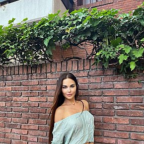 Karen Vip Escort escort in Paris offers Besar si hay buena química
 services