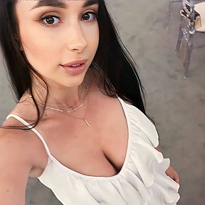 British-Karina escort in London offers Sega services