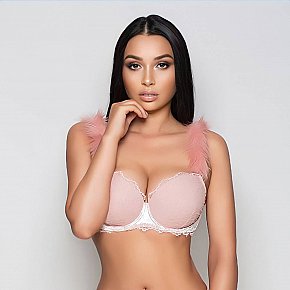British-Karina escort in London offers Sega services