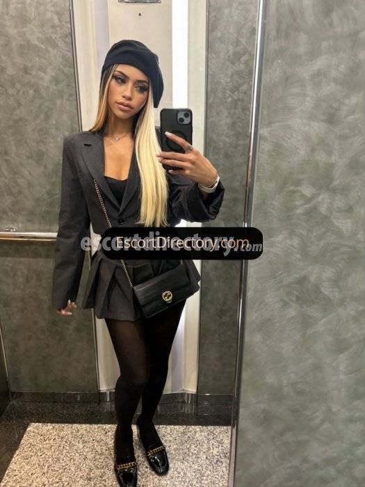 Mia Mignonă escort in Madrid offers Oral fără Prezervativ services