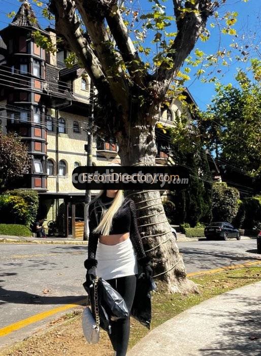 Mia Mignonă escort in Madrid offers Oral fără Prezervativ services
