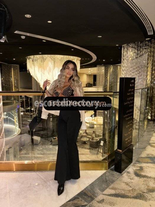 Mia Mignonă escort in Madrid offers Oral fără Prezervativ services