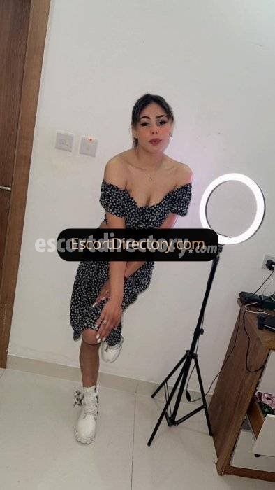 Wedad Pequeña Y Delgada escort in  offers Venida en la boca
 services