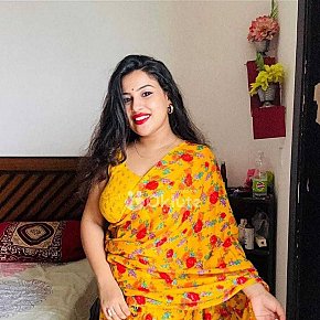 Nikita-Bansal Colegiala escort in Singapore City offers Posición 69 services