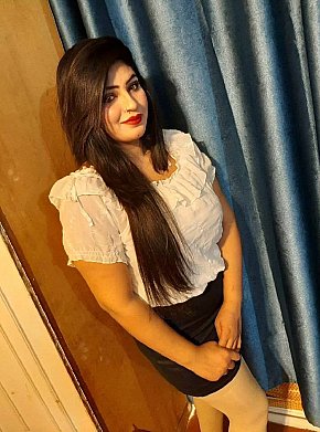 Nikita-Bansal Colegiala escort in Singapore City offers Posición 69 services