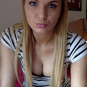 Emlie escort in Oslo offers Bacio alla francese services