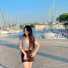 Julie-Model Vip Escort escort in Hamburg