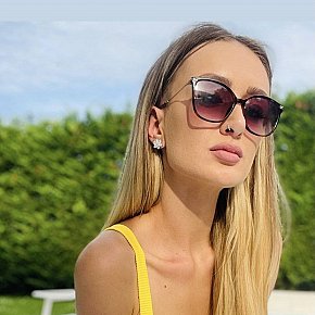 Elena-Lux escort in Budapest offers Esperienza Pornostar services