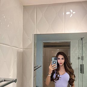 Angela Petite
 escort in Hong Kong offers French Kissing services