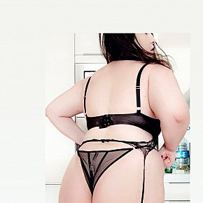 Seren Großer Busen escort in Istanbul offers Girlfriend Experience (GFE) services