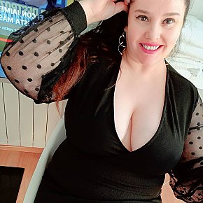 Sol-Curvy Sâni Mari
 escort in  offers Lenjerie services