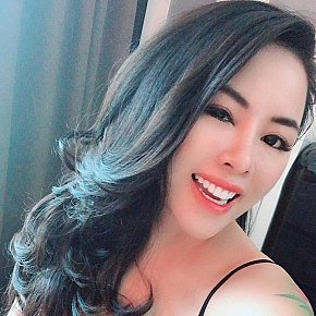 Candy escort in Dubai offers Sborrata in faccia services