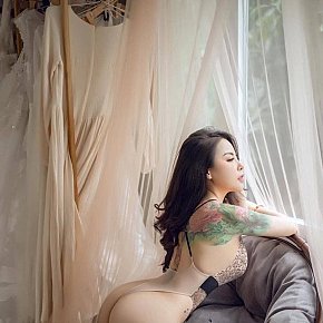 Candy escort in Dubai offers Sborrata in faccia services