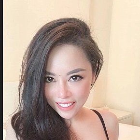 Candy escort in Dubai offers Sborrata in faccia services