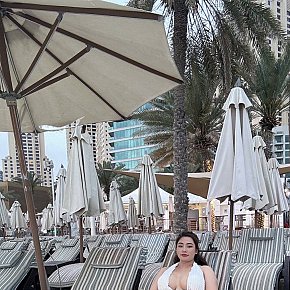 Hana Super-forte Di Seno escort in Dubai offers Deep Throat (Gola profonda) services