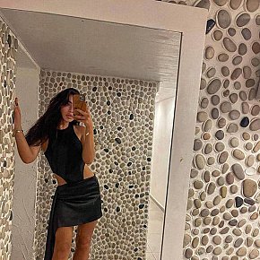 ESFIR Superbunduda escort in Paris offers Beijar services