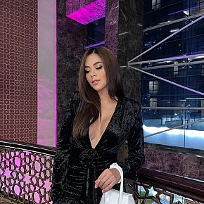 Maria Model/Ex-Model escort in Dubai offers Sklave (hart) services