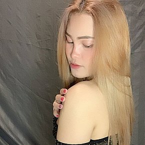 Yuri Pequeña Y Delgada escort in 
