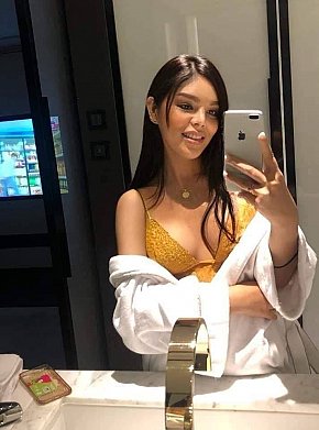 Tamara Modella/Ex-modella escort in Hong Kong offers Pompino con preservativo services