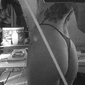 Fox-Beatrix Pequeña Y Delgada escort in Berlin
