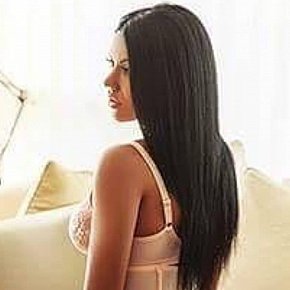 Adrianna Vip Escort escort in Buckinghamshire offers Embrasser services