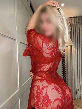 Dream-blonde-woman