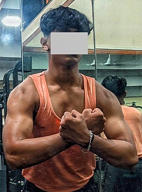 Sumit Musculada
 escort in Mumbai offers Posición 69 services