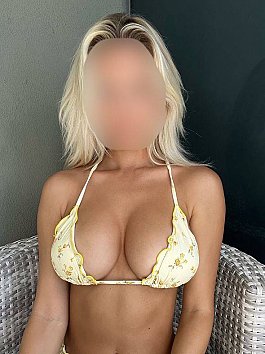 Hot-blonde-girl