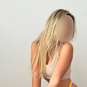 Blonde-babe escort in 