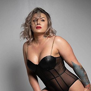 Helena-Milf Matura escort in Manama offers Feticismo Piedi services