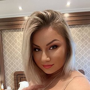 Helena-Milf Matura escort in Manama offers Feticismo Piedi services