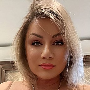 Helena-Milf Matura escort in Manama offers Feticismo Piedi services