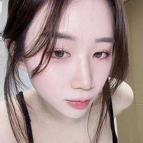 xinyi Garota De Colegial escort in Hong Kong offers Experiência com garotas (GFE) services