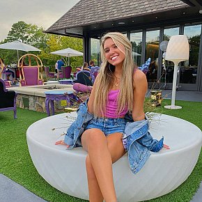 Mira BBW escort in Riga offers Beijo francês services