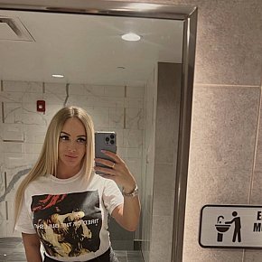 Amanda-Perkar escort in Frankfurt offers Embrasse selon affinités services