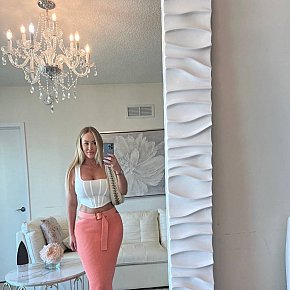 Amanda-Perkar escort in Frankfurt offers Embrasse selon affinités services